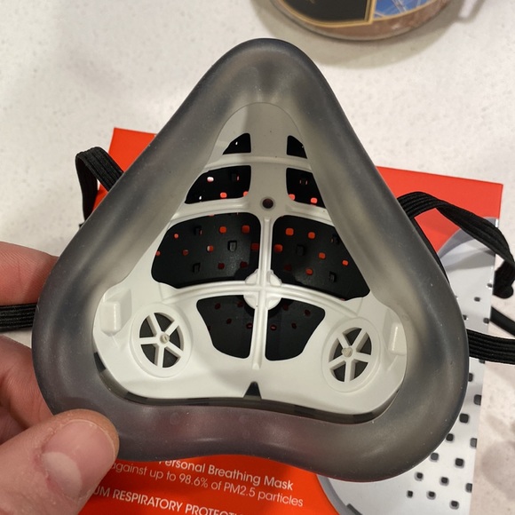 O2 Curve Personal Breathing Mask - Picture 4 of 9